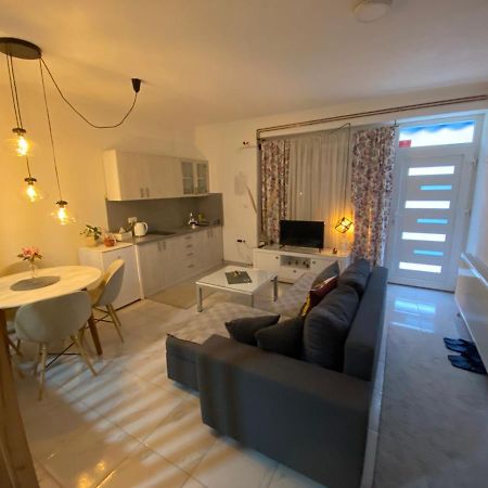 Deluxe Apartment Tuzla Luaran gambar